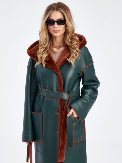 Длинное оверсайз пальто из меховой овчины с капюшоном для женщин премиум класса 2008н, зеленое, размер 42, артикул 63890-0