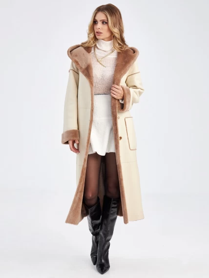 Длинное оверсайз пальто из меховой овчины с капюшоном для женщин премиум класса 2008н, бежевое, размер 44, артикул 64010-5