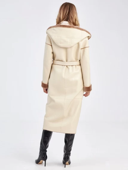 Длинное оверсайз пальто из меховой овчины с капюшоном для женщин премиум класса 2008н, бежевое, размер 44, артикул 64010-6