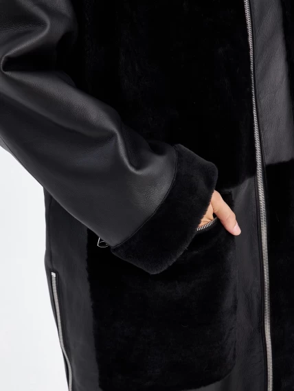 Комбинированное молодежное женское пальто из меховой овчины премиум класса 2044, черное, размер 48, артикул 63970-3