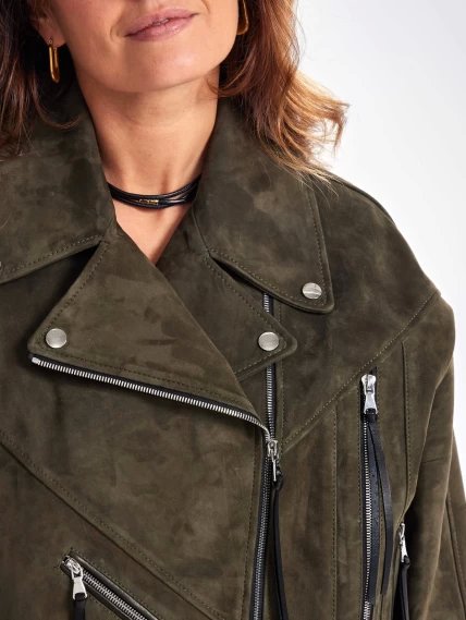 Замшевая короткая куртка косуха для женщин премиум класса 3051з, хаки, размер 44, артикул 23420-2