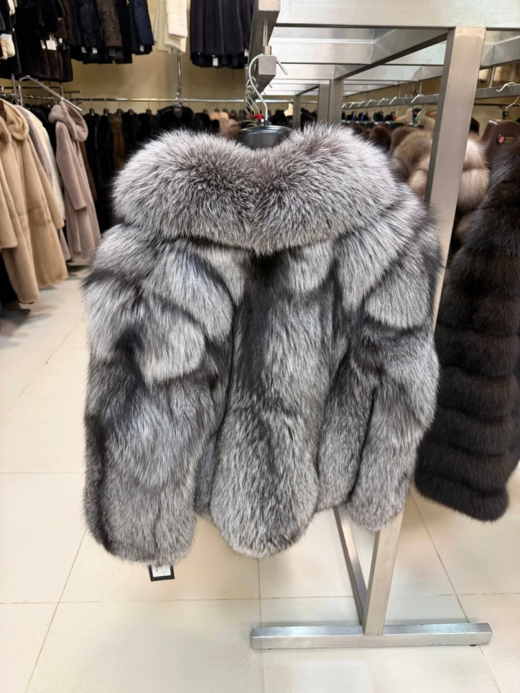 Женская короткая шуба из меха лисы Л1010-1045, серебристо-чёрная, размер 46, артикул 65500-1