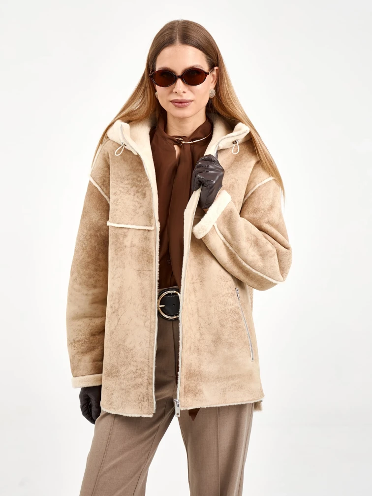 Короткая женская дубленка с капюшоном 2075, бежевая, размер 46, артикул 65230-0