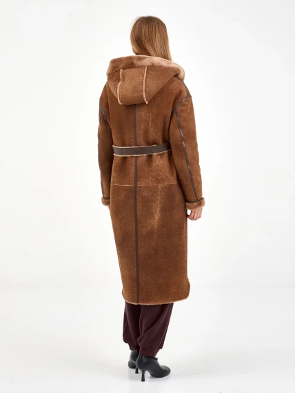 Длинная женская дубленка с капюшоном 2073, коричневая, размер 46, артикул 65240-4