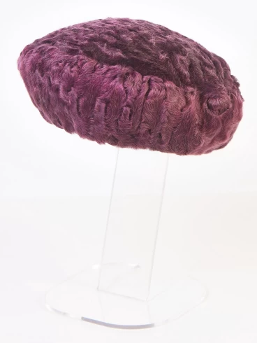 Меховой головной (берет) убор из меха каракуля женский М-277, фиолетовый, p. 58, арт. 51340-0