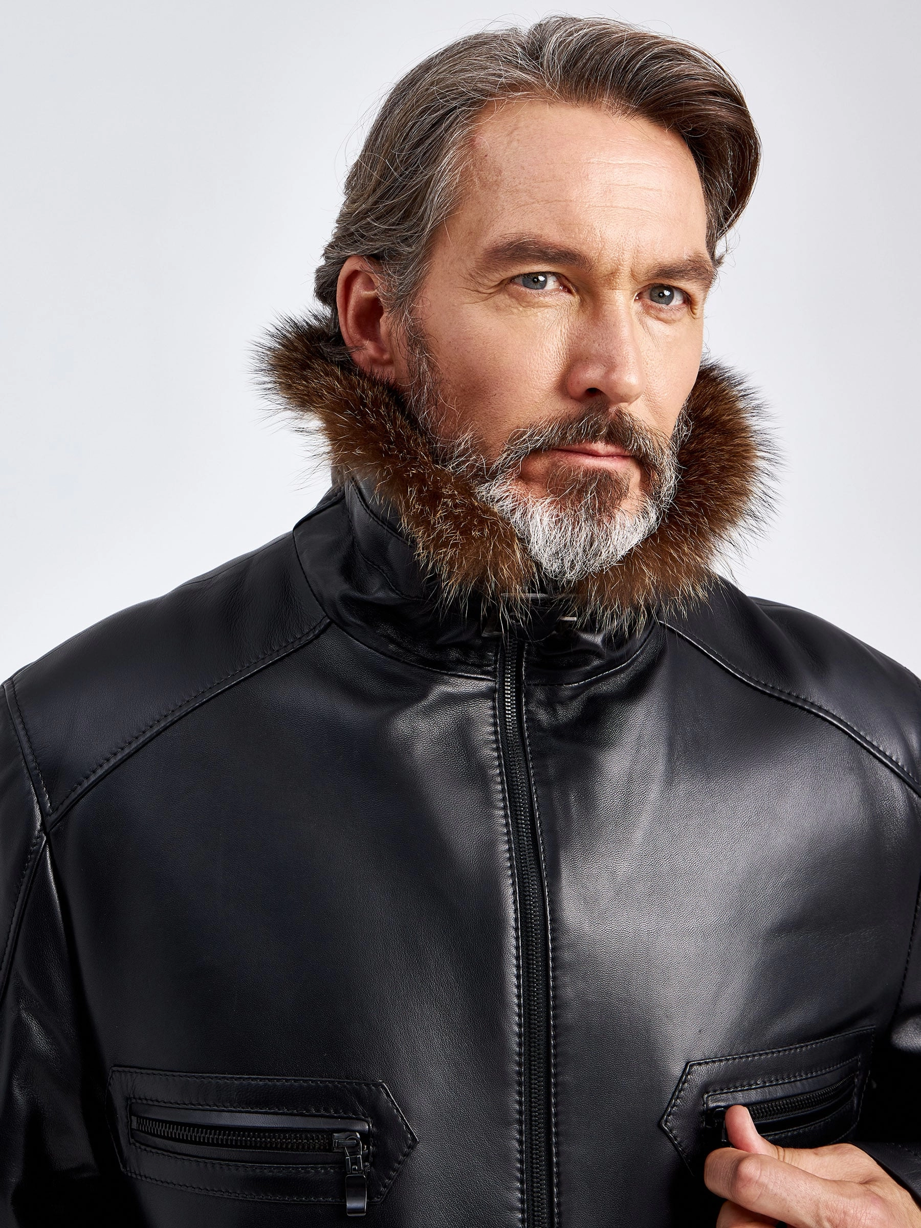 Купить зимняя мужская кожаная куртка с воротником меха енота 514, черная,  размер 56, артикул 40750 по цене 69 990 руб. в Москве в магазине Primo Vello