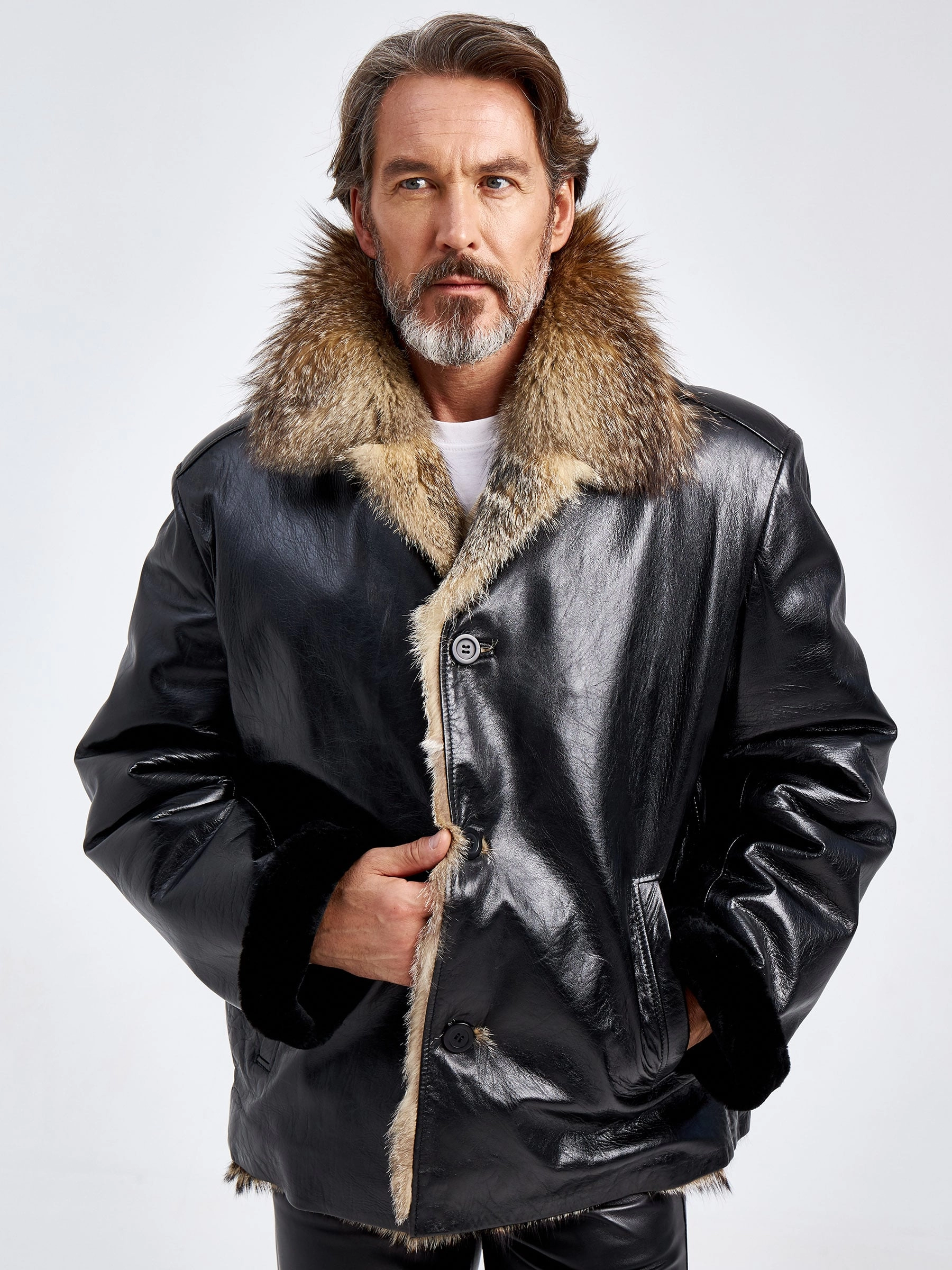 Купить зимняя мужская кожаная куртка на подкладке из меха лисицы antonio,  черная, размер 56, артикул 40820 по цене 67 990 руб. в Москве в магазине  Primo Vello