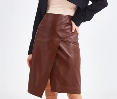 С чем носить кожаную юбку в 2024 году