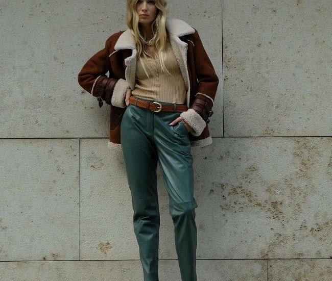Какие женские брюки в моде зимой 2026: гид по трендовым моделям
