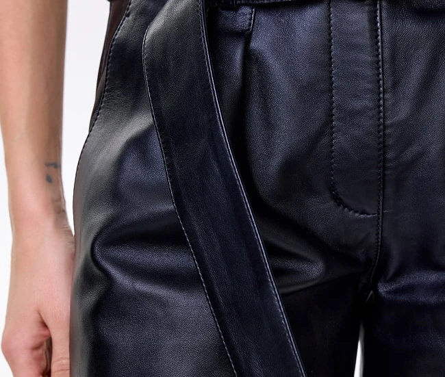 С чем носить кожаные шорты