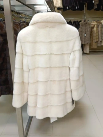 Белая поперечная женская норковая шуба BRASCHI LE88-1