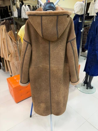 Длинная женская дубленка с капюшоном 2079-1