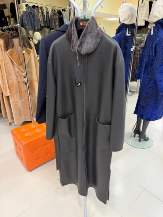 Коричневая длинная женская дубленка 2071-0