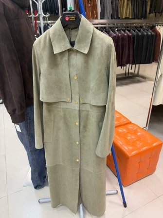 Зеленый женский замшевый плащ премиум класса 3103з-0